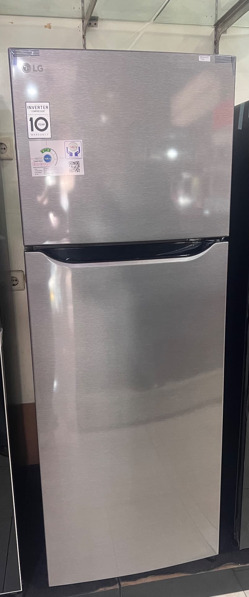 LG Refrigerator — photo 1