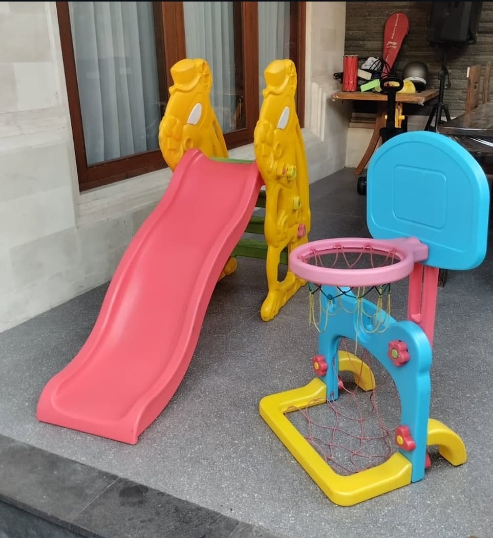 KIDS SLIDE & SWING - WEEKLY/MONTHLY RENTAL (1/3)