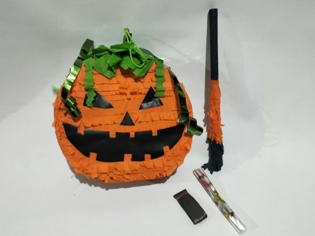 CUSTOM CHARACTER PINATA (1/3)