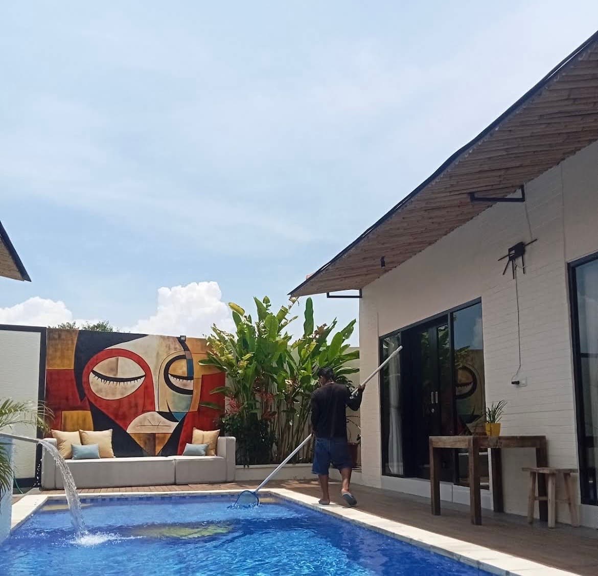 Alland – Service de Nettoyage & Entretien de Piscine (1/2)