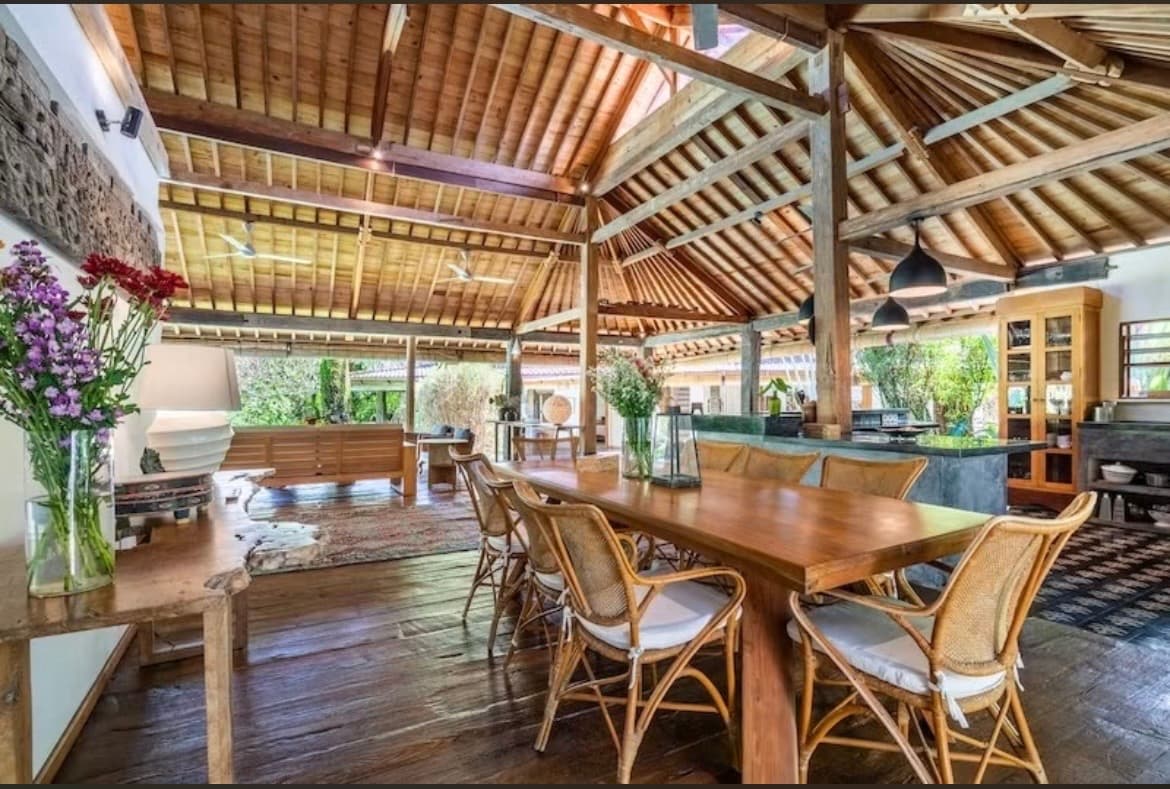 Tropical Haven Villa – 5BR Luxury Villa in Umalas Cupek (1/3)