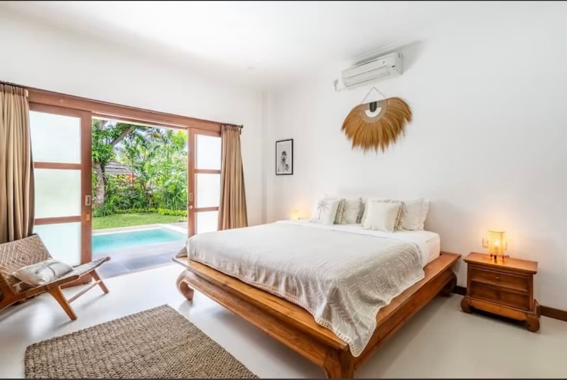 Tropical Batu Bolong Villa – 3BR Fully Renovated Villa (1/3)