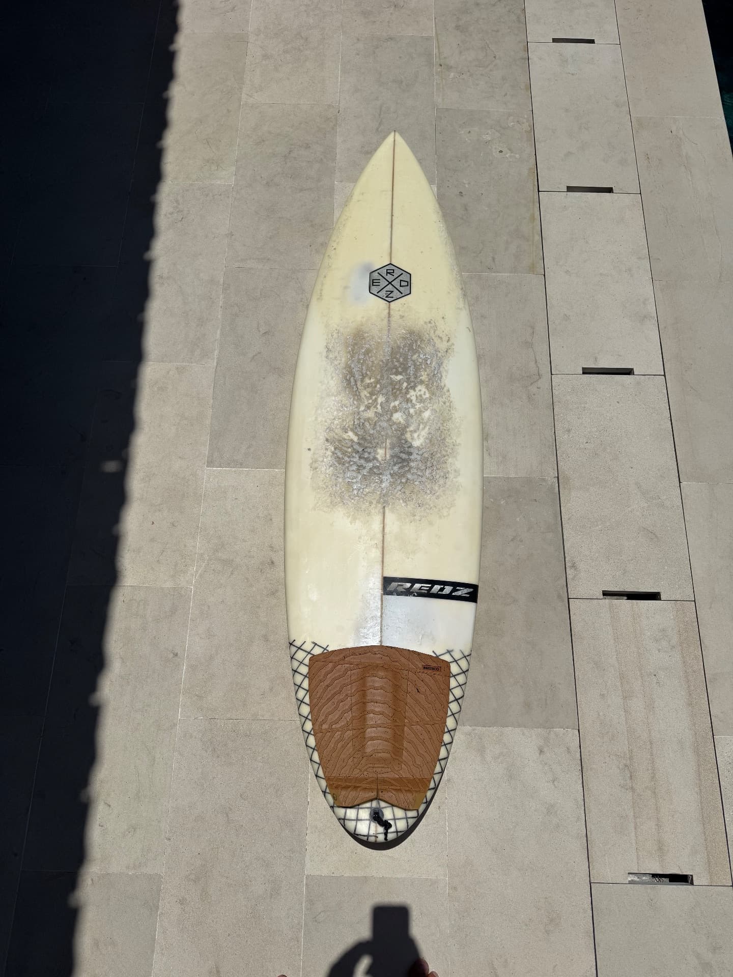 6.1 surfboard grip and fins (1/3)
