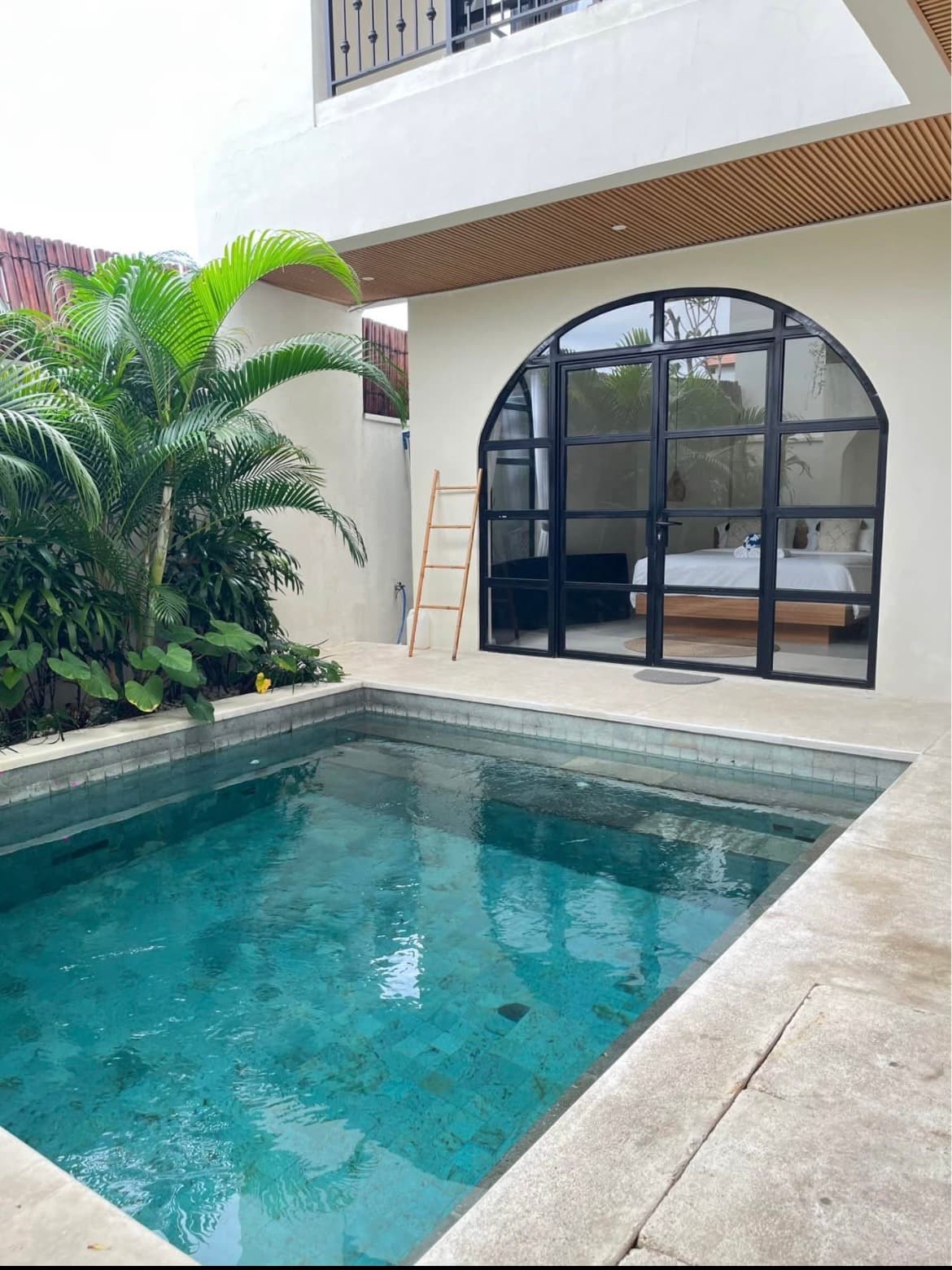 Villa Mediterania 3 Kamar Tidur Disewakan – Kayu Tulang, Canggu (1/3)