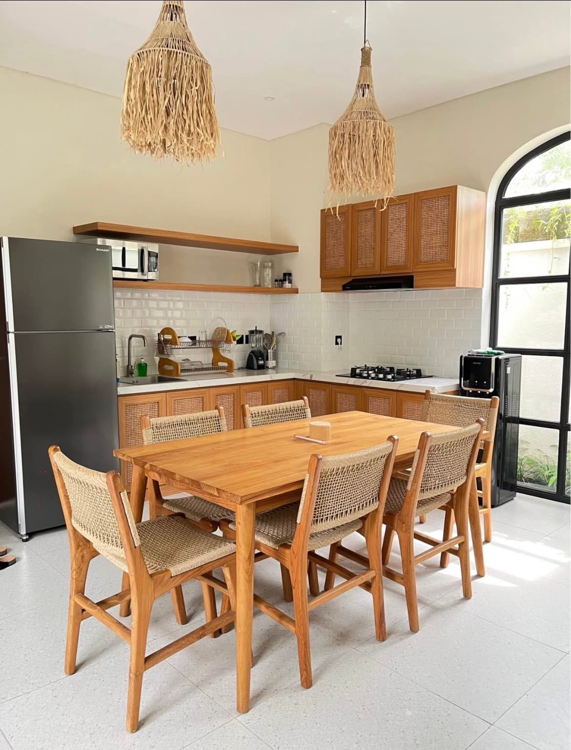 Villa Mediterania 3 Kamar Tidur Disewakan – Kayu Tulang, Canggu (1/3)