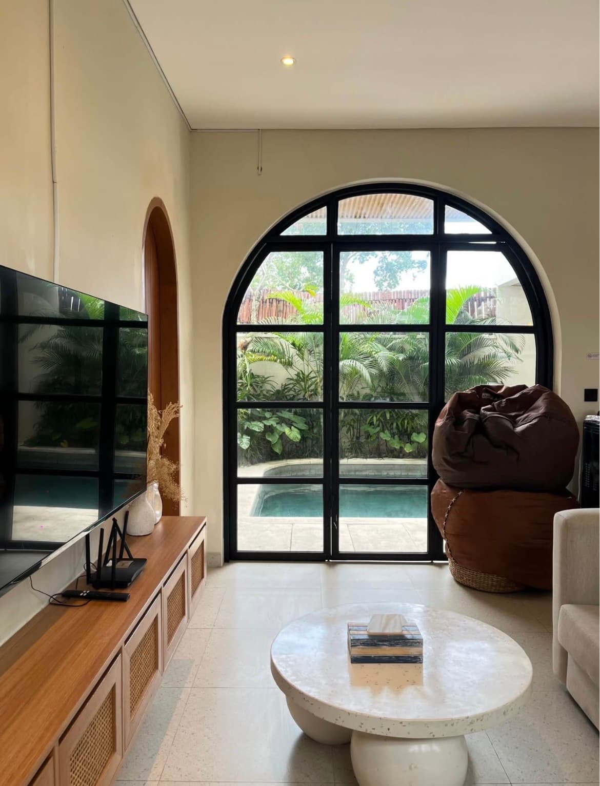 Villa Mediterania 3 Kamar Tidur Disewakan – Kayu Tulang, Canggu (1/3)