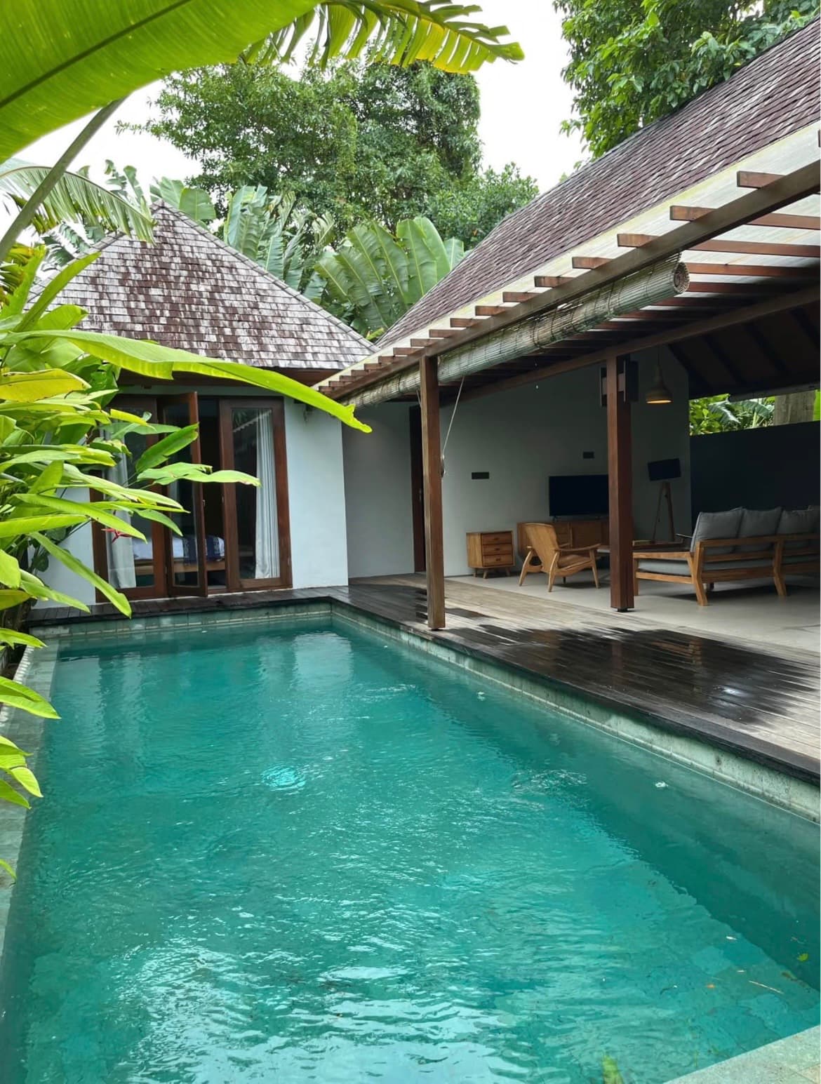 Villa 2 Kamar Tidur Disewakan Tahunan – 5 Menit ke Pantai Pererenan (1/3)