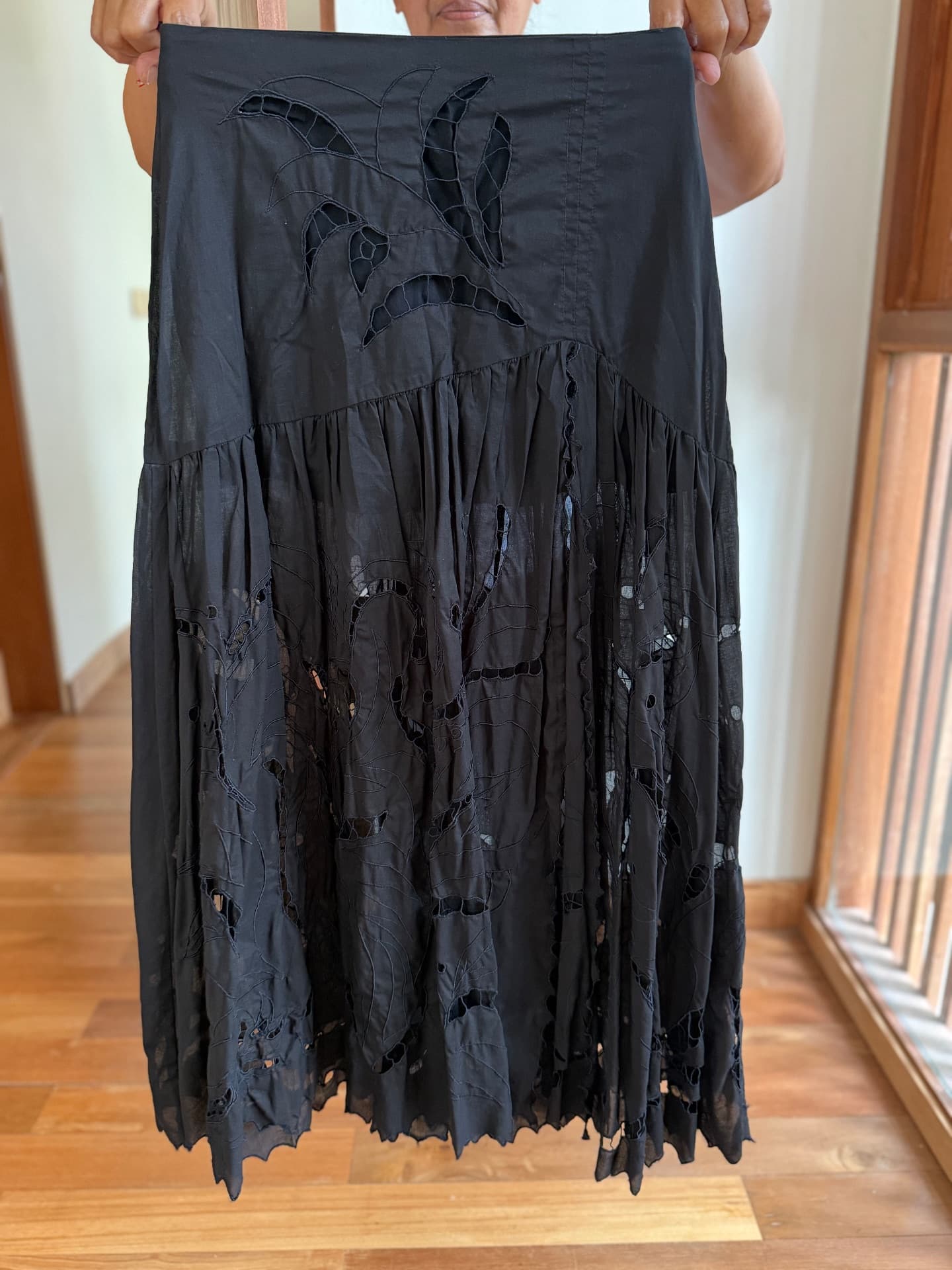 Uma & Leopald Top and Maxi Skirt Set - Black (1/3)