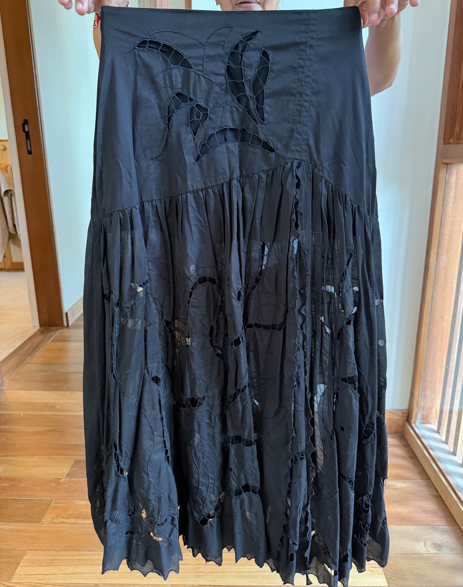 Uma & Leopald Top and Maxi Skirt Set - Black (1/3)