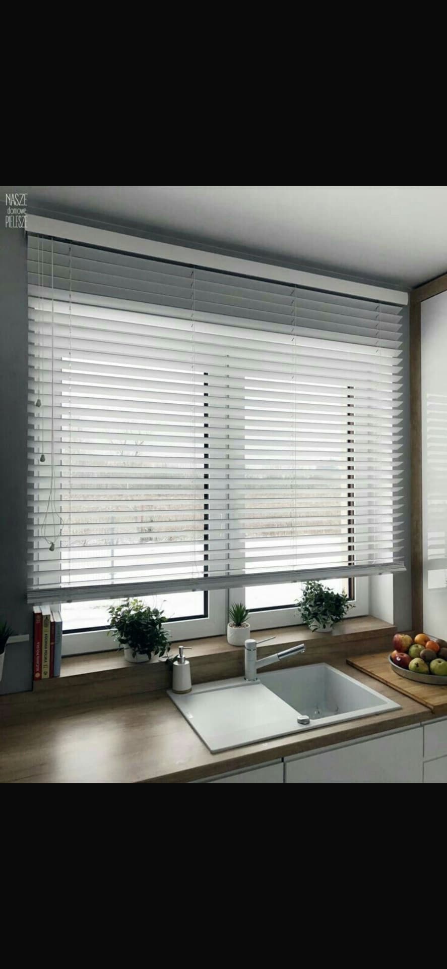 Horizontal Blinds / Venetian Blinds (1/3)