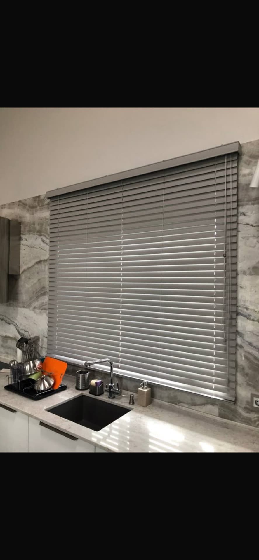 Horizontal Blinds / Venetian Blinds (1/3)