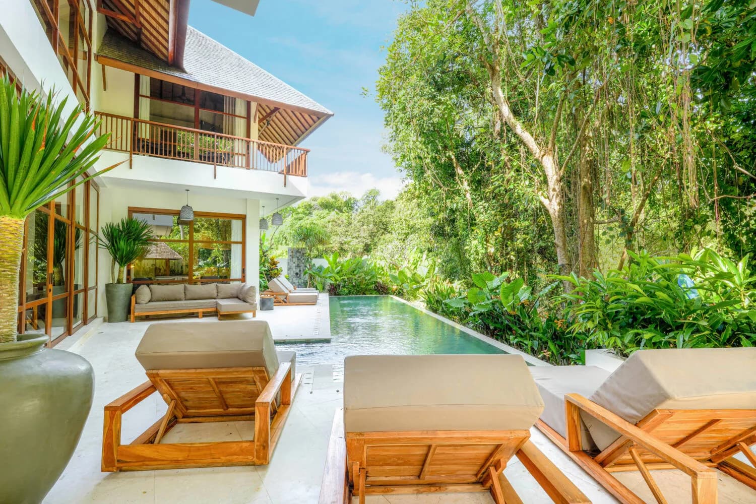Luxury 5 & 6 Bedroom Villas in Nyanyi for Sale (1/3)