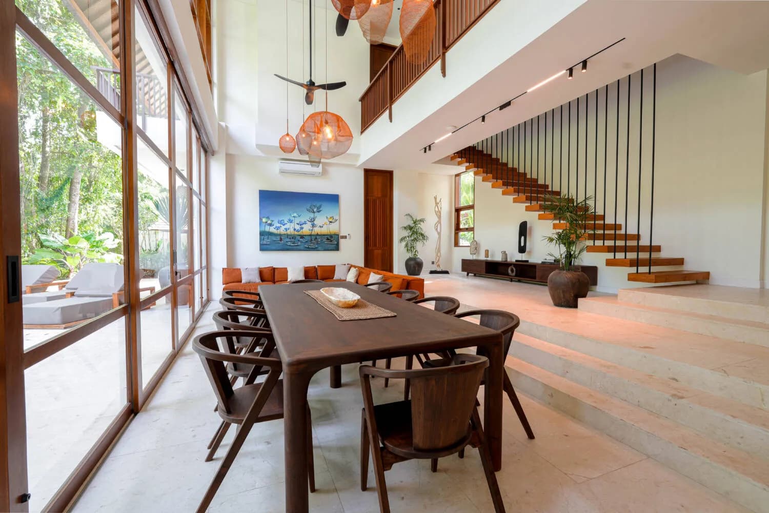 Luxury 5 & 6 Bedroom Villas in Nyanyi for Sale (1/3)