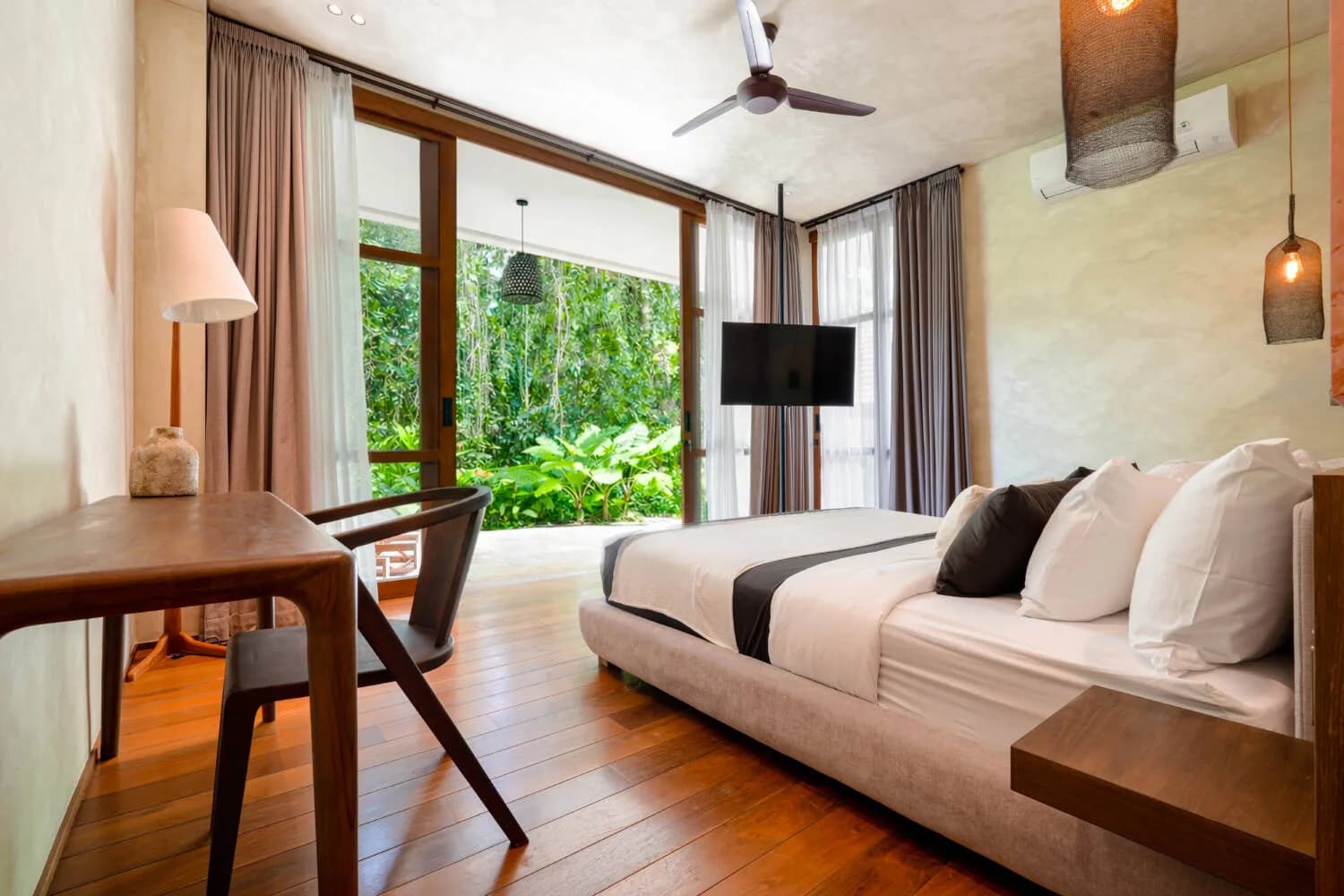 Luxury 5 & 6 Bedroom Villas in Nyanyi for Sale (1/3)