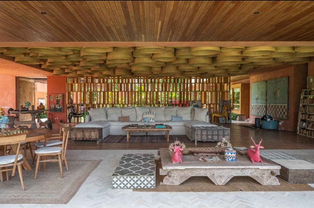 Spanish-Inspired 6-Bedroom Mansion in Tumbak Bayuh,Bali (1/3)