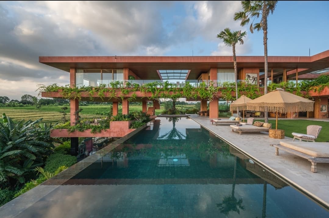 Spanish-Inspired 6-Bedroom Mansion in Tumbak Bayuh,Bali (1/3)
