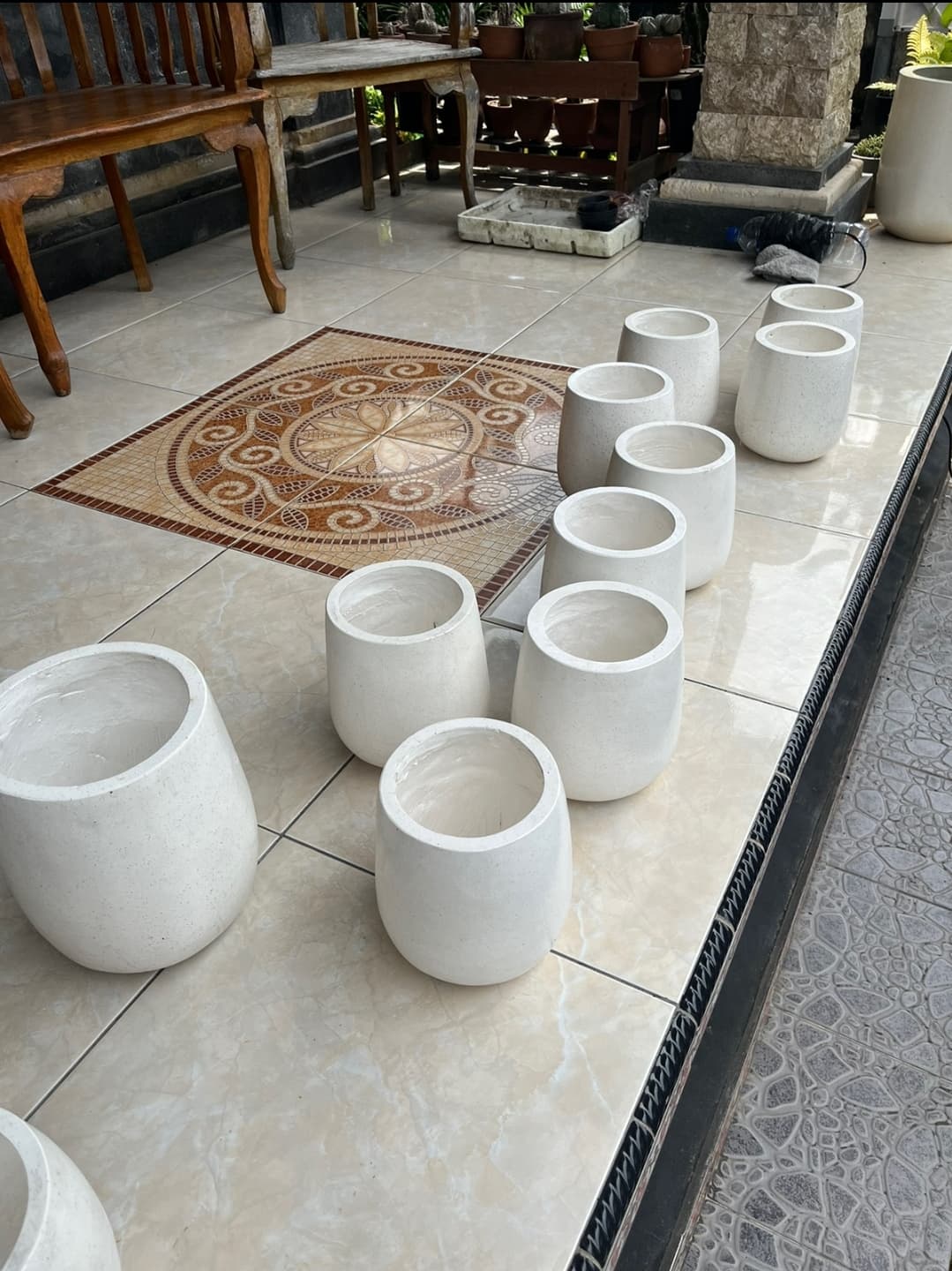 MINIMALIST ROUND TERRAZZO POT – DIAMETER 30 CM (1/3)