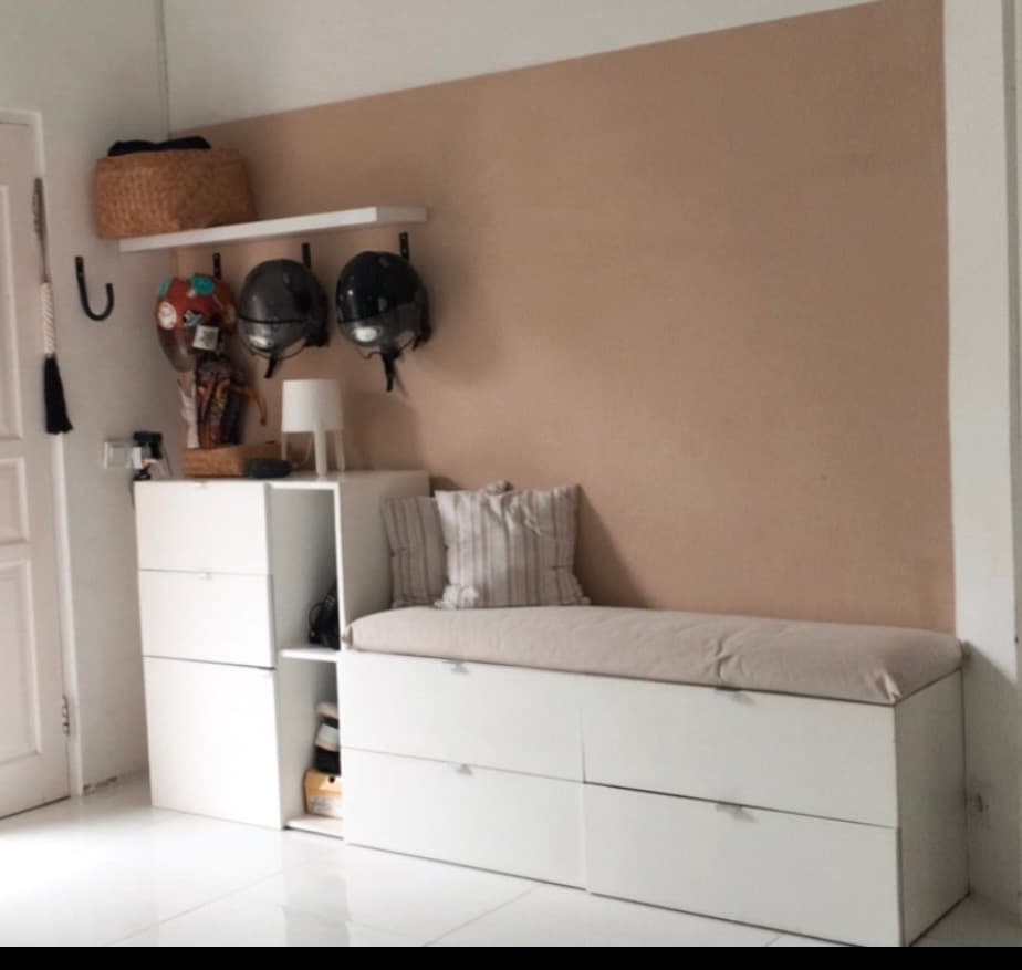 Entrance storage bench and sofa (1/3)