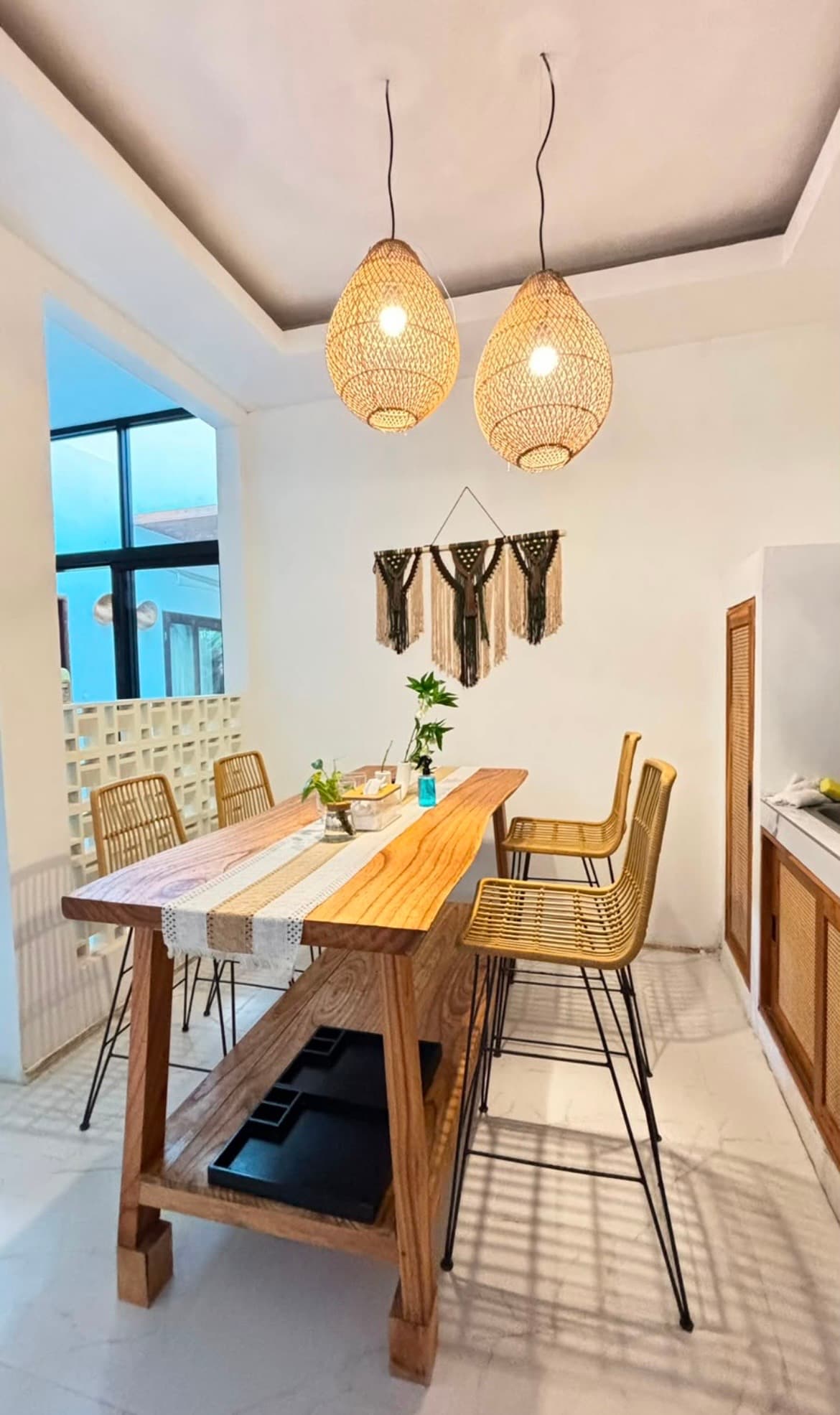 Modern & Exclusive 4 Bedroom Villa for Sale in Sanur (1/3)