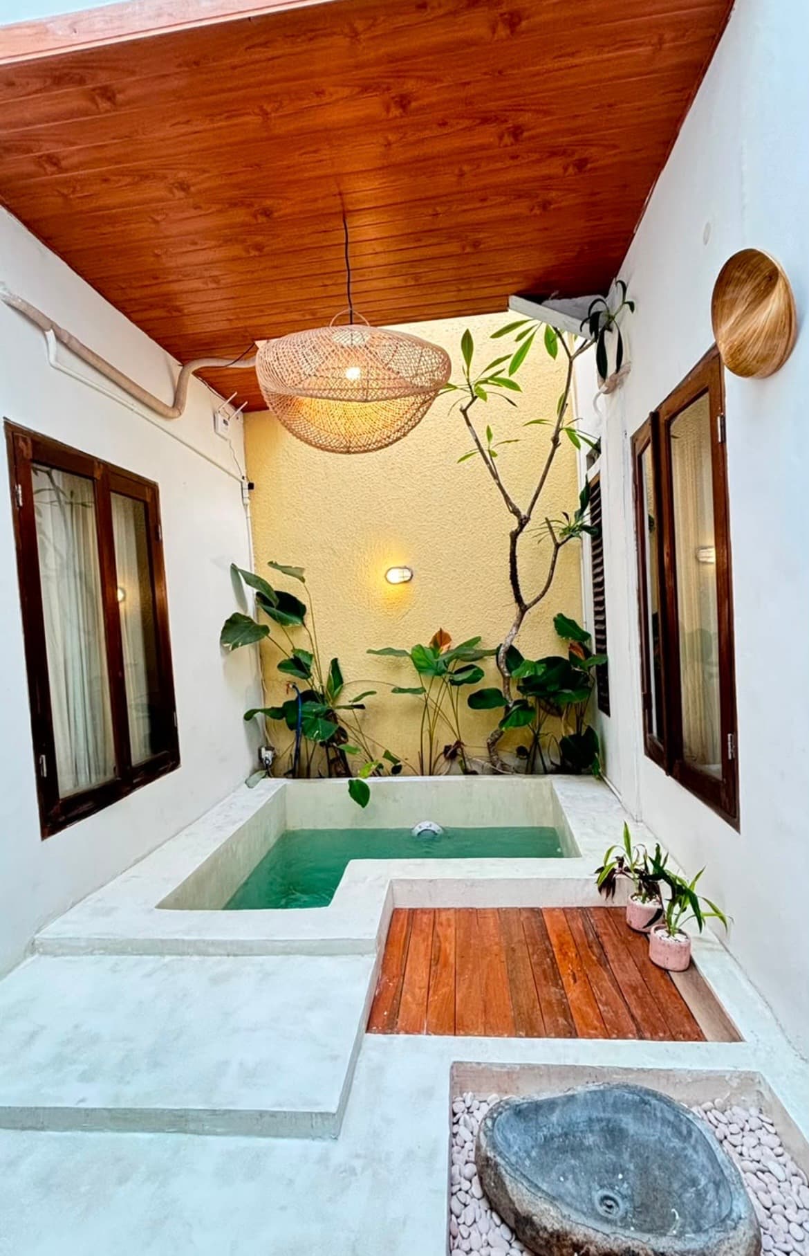 Modern & Exclusive 4 Bedroom Villa for Sale in Sanur (1/3)