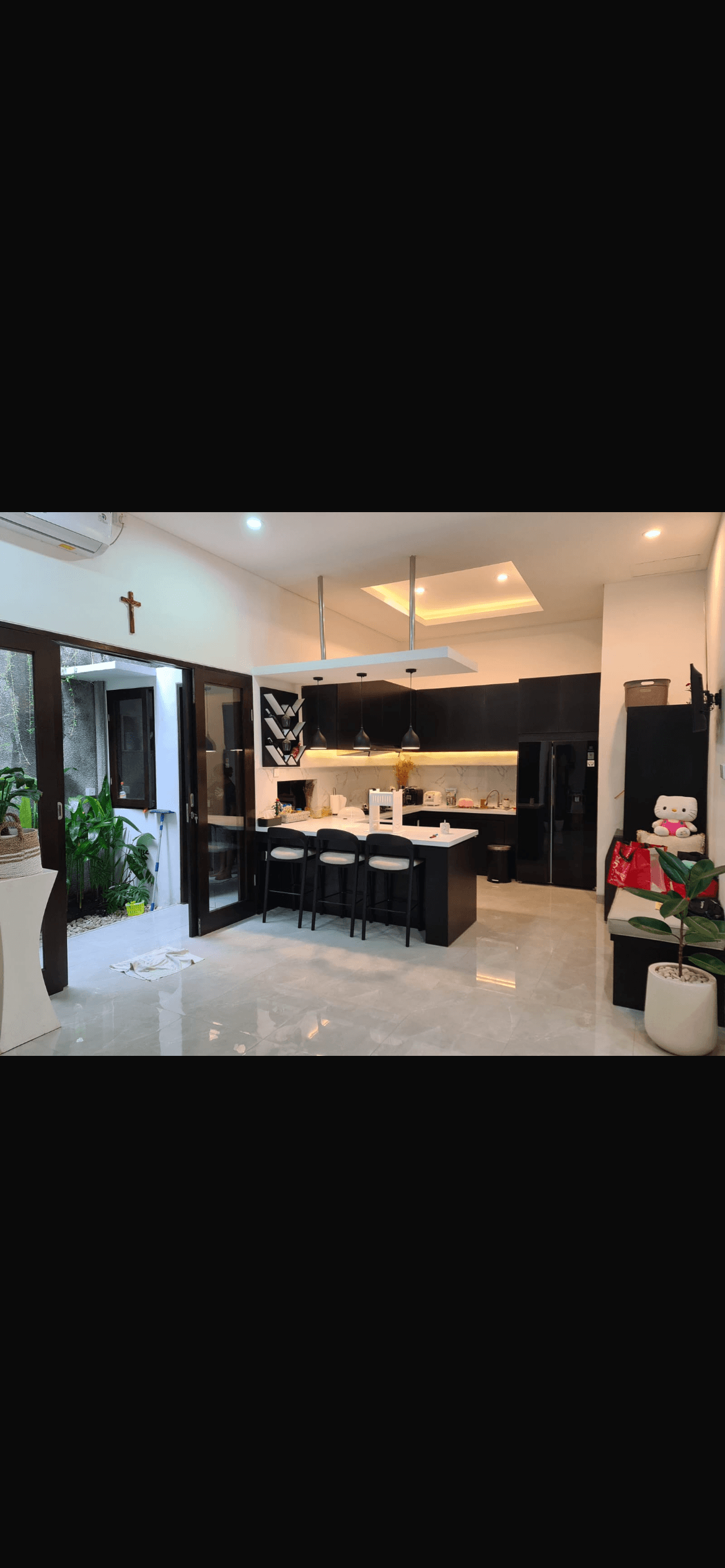 RUMAH EKSKLUSIF DI TAMAN GRIYA | 4 KAMAR TIDUR (1/3)