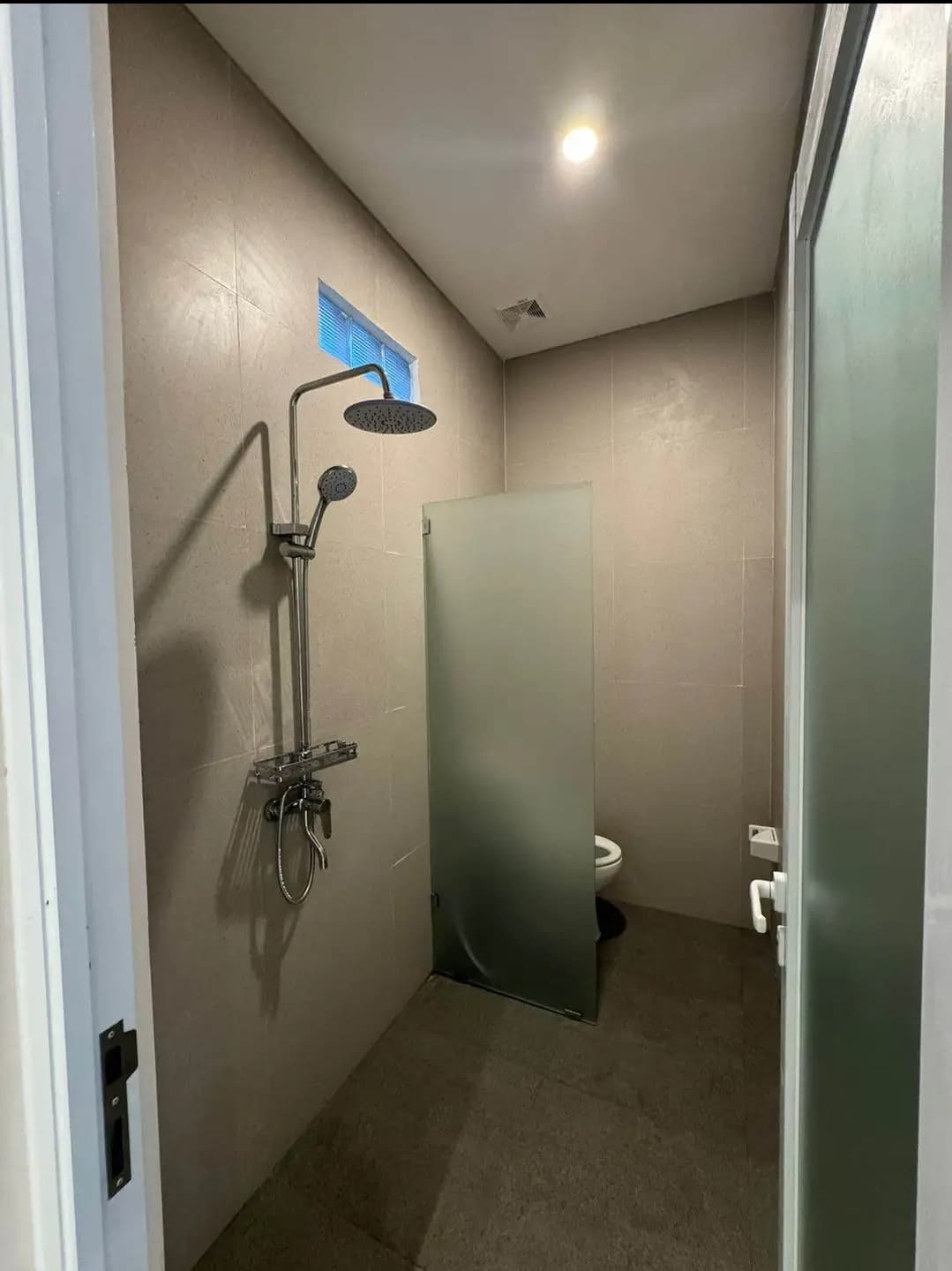 2 units Beautiful villa in best location Available now to rent monthly or yearly (1/3)