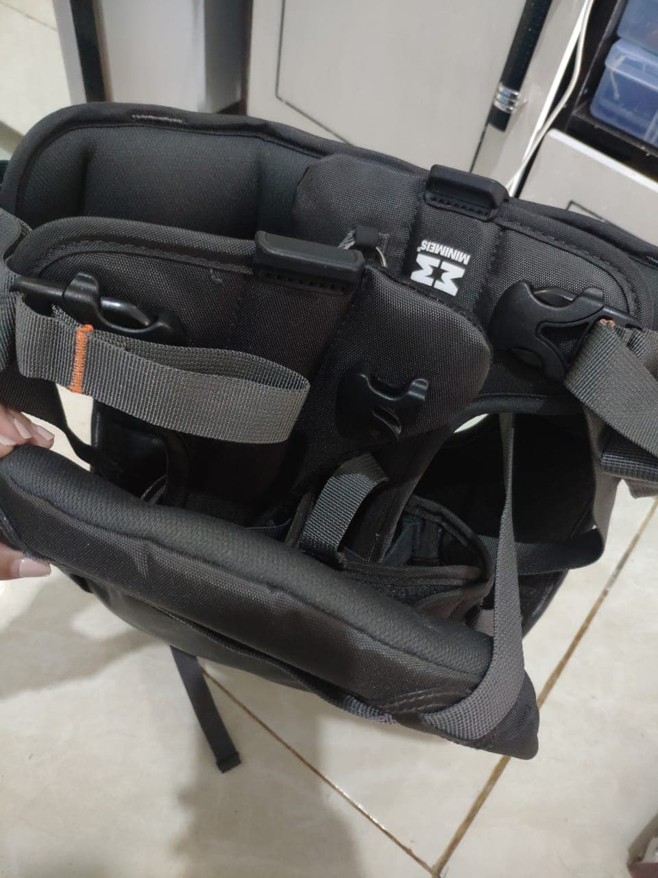 MiniMeis Child Shoulder Carrier / Baby Carrier (1/3)