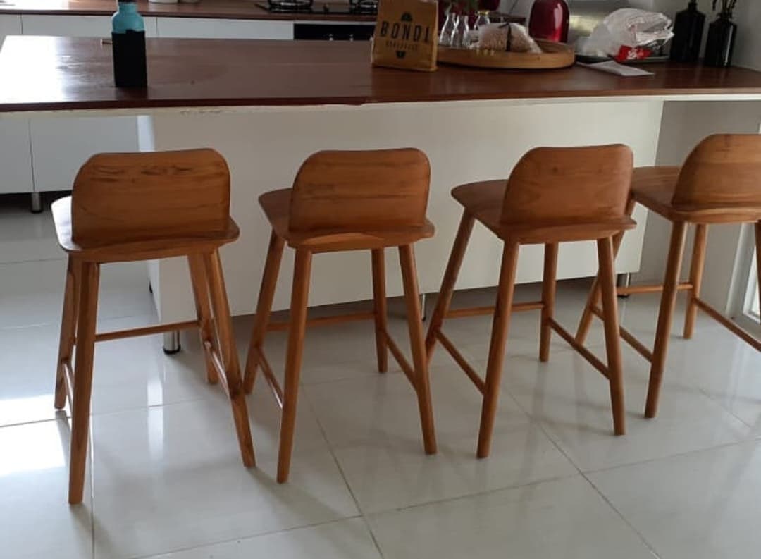 Bar Chair Teak Wood Minimalis – Kursi Bar Kayu Jati | Custom Size & Model (1/2)