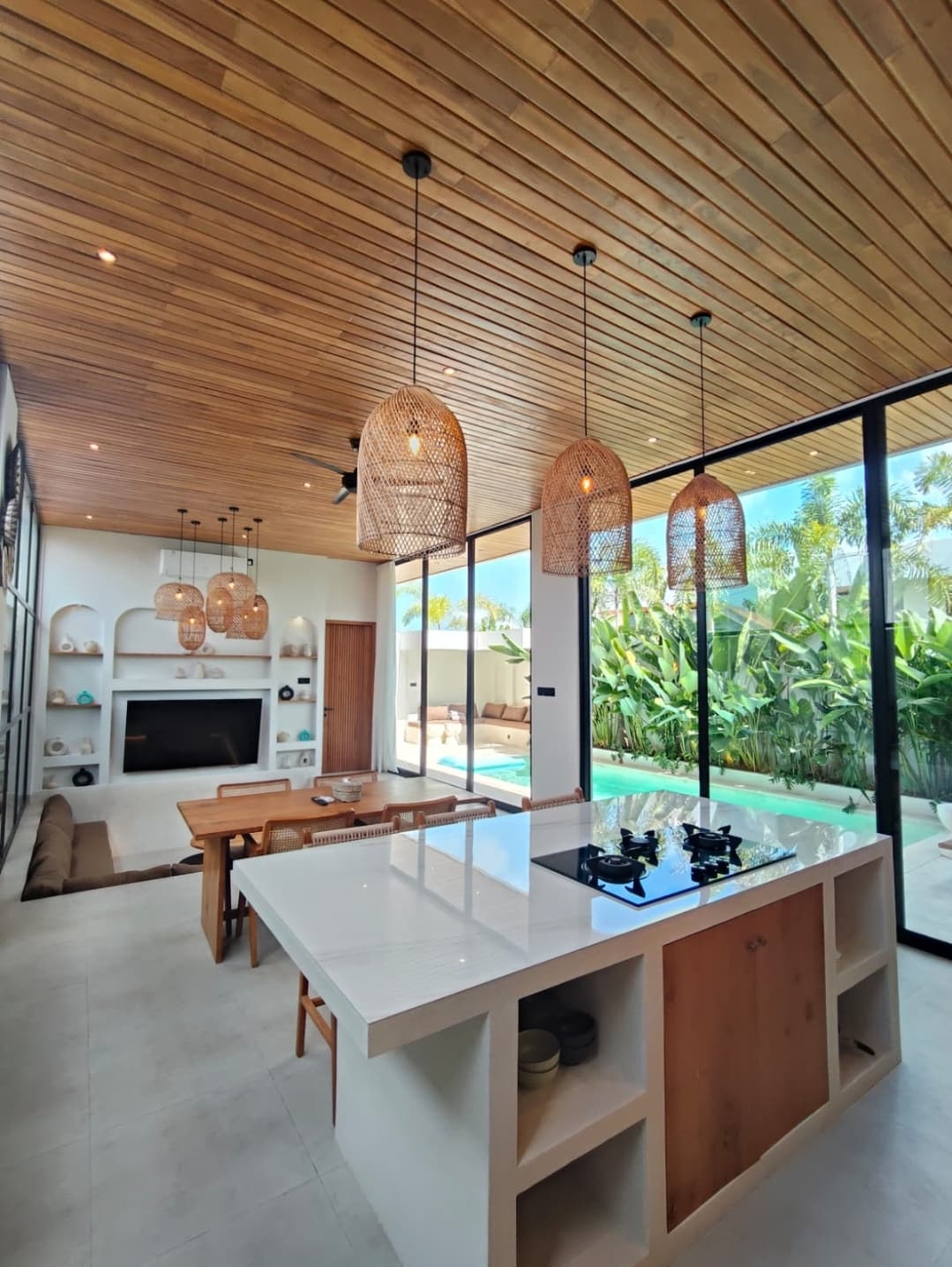 3BR MODERN VILLA MUNGGU, BALI 30-Year Leasehold . 3 Units Available (1/4)