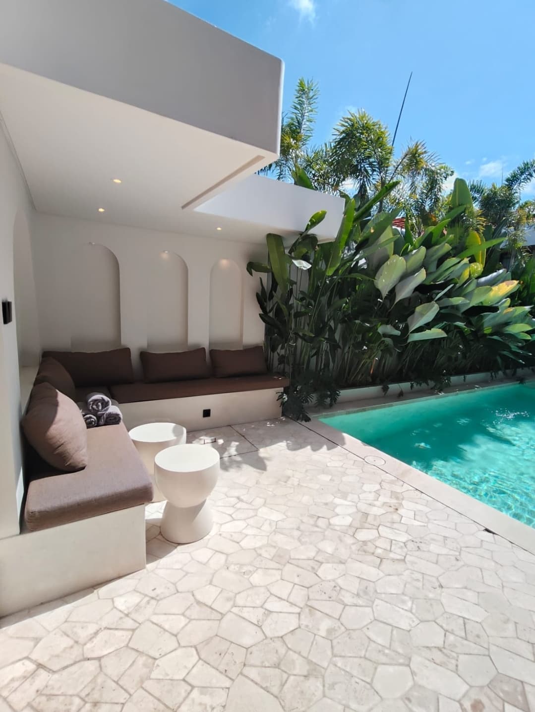 3BR MODERN VILLA MUNGGU, BALI 30-Year Leasehold . 3 Units Available (1/4)