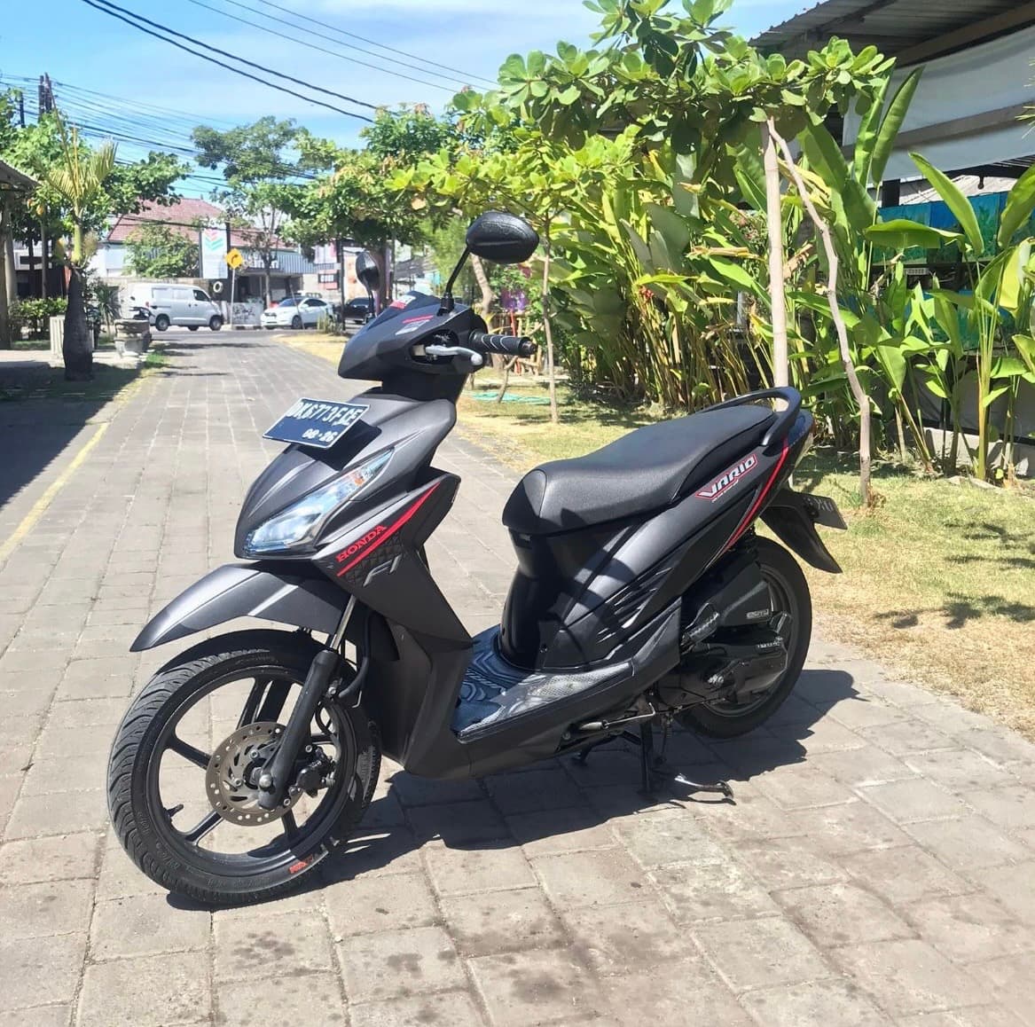 Honda Vario 110 FI eSP motorbike rental (1/2)