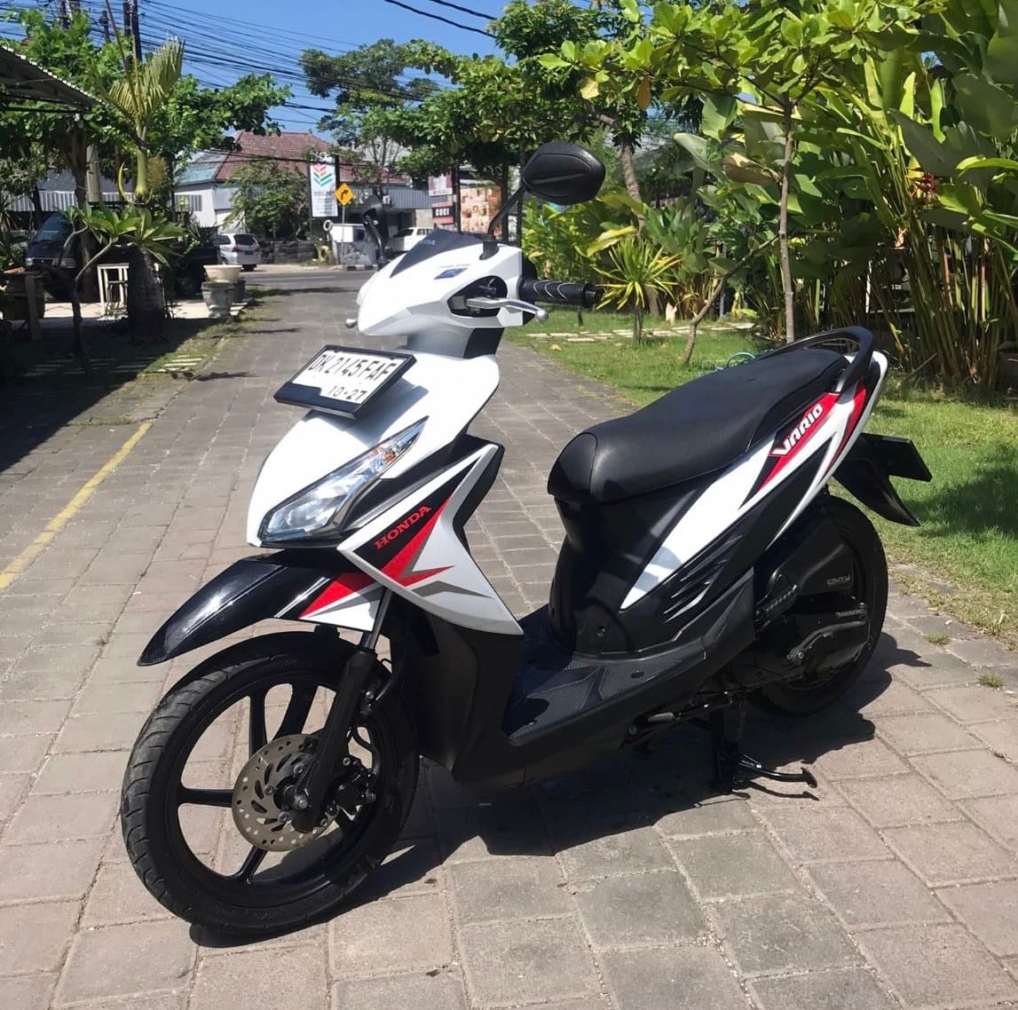 Honda Vario 110 FI eSP motorbike rental (1/2)