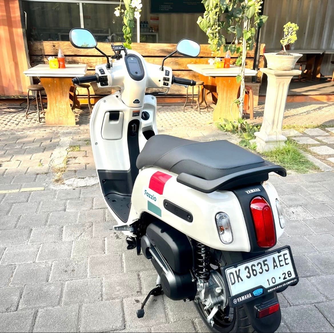 Yamaha Fazzio motorbike rental (1/3)