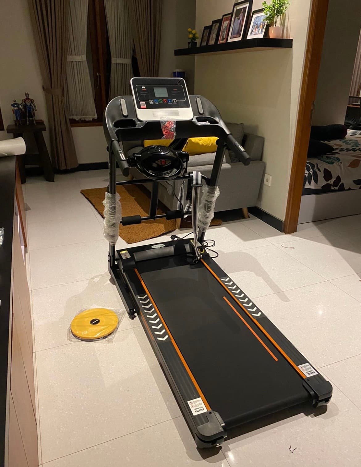 FC Kenzo Electric Treadmill (1/2)