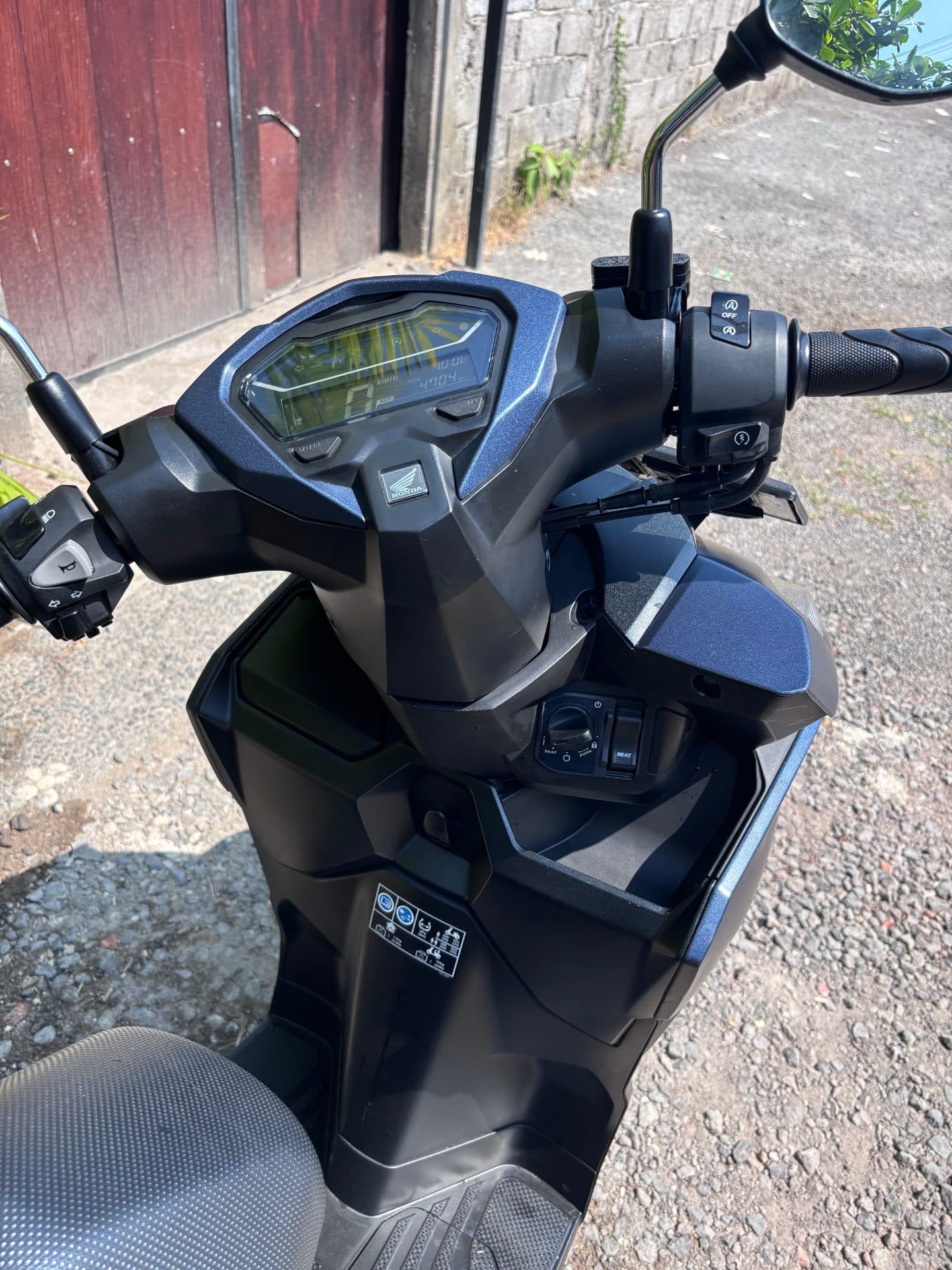 Honda Vario 125cc (2025) – Pristine Condition, Low KM, Complete Paperwork (DK Plate), Smart Key (1/5)