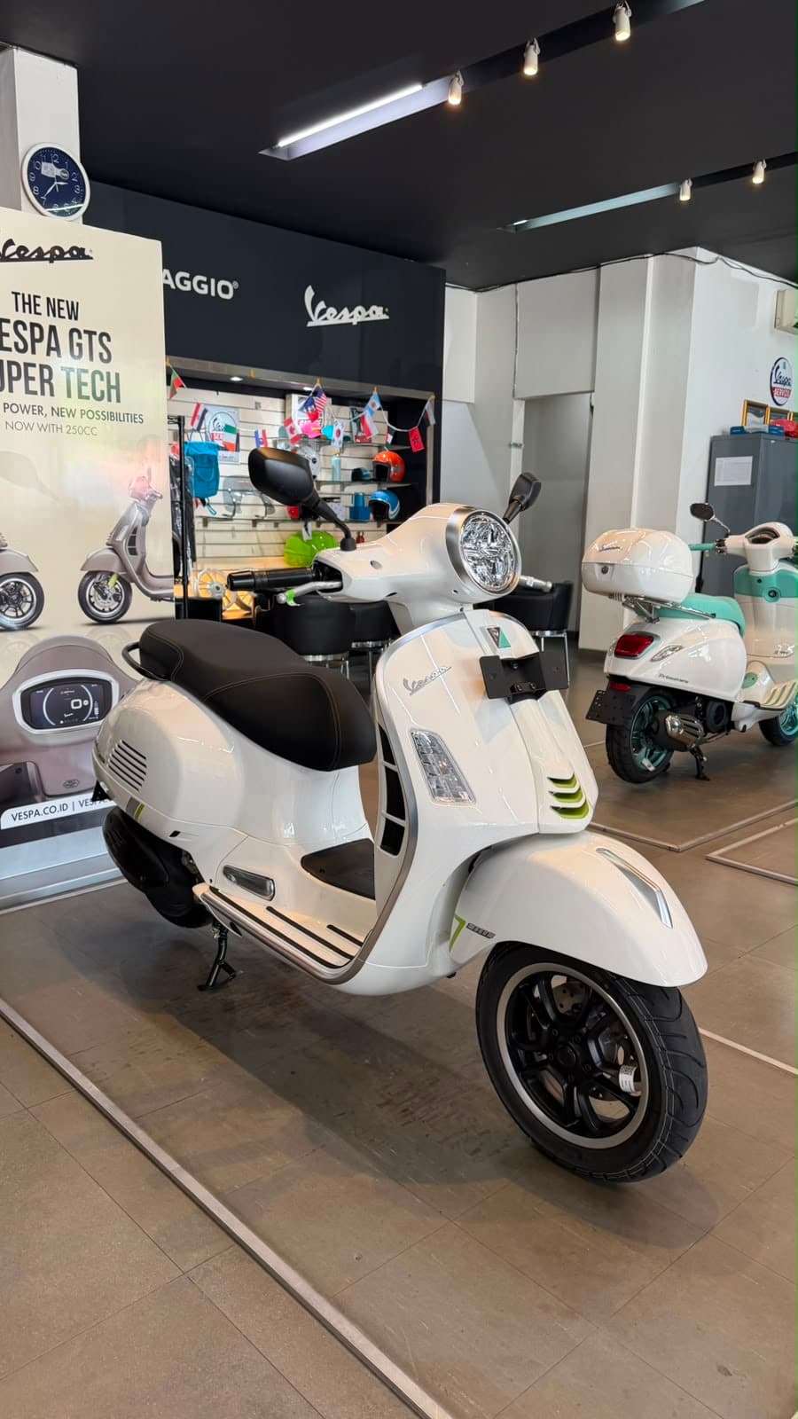 Vespa Gts super Tech (1/2)