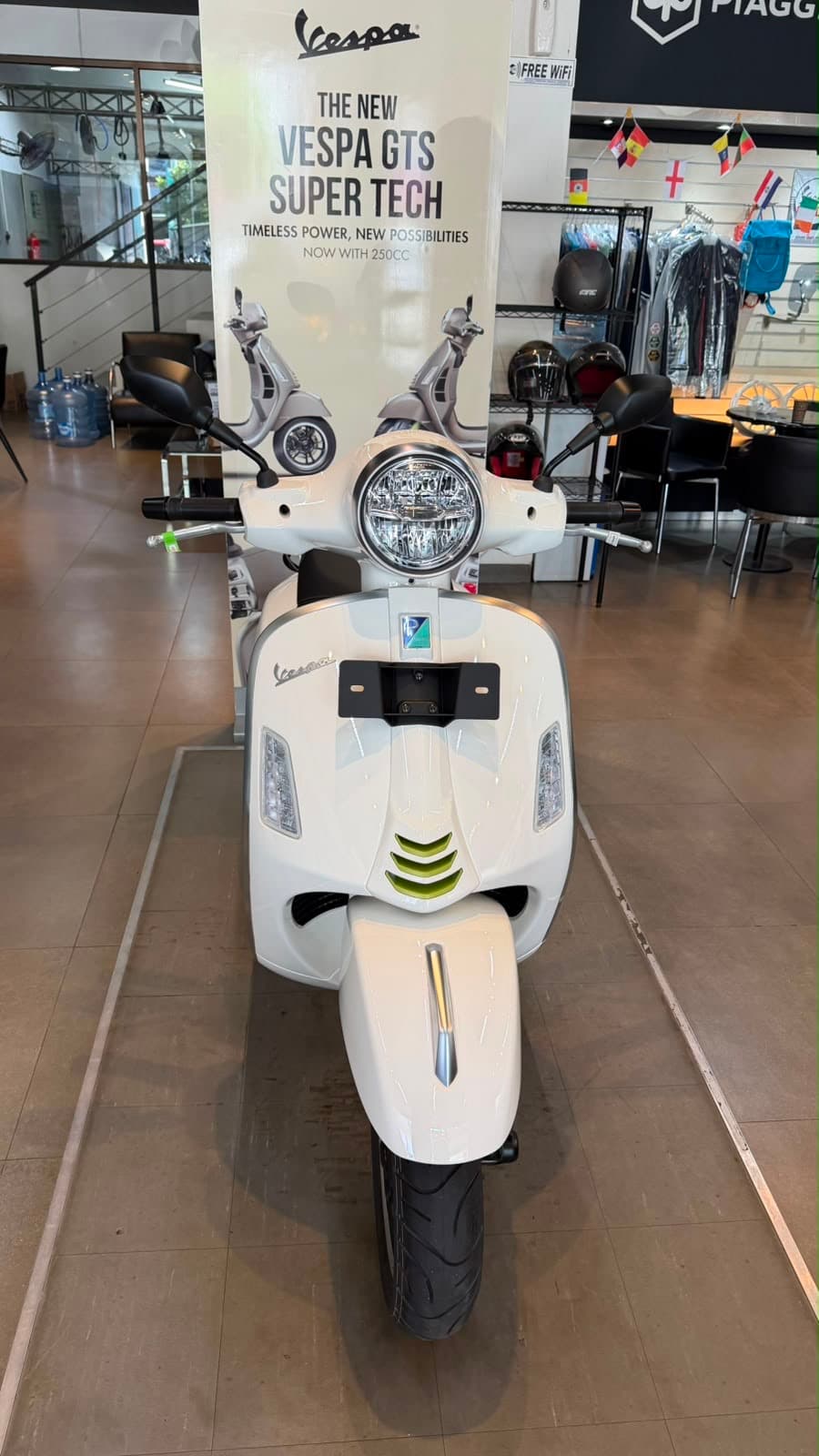 Vespa Gts super Tech — photo 1