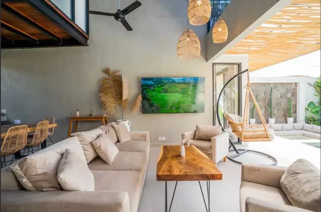 4 Bedroom Leasehold Villa in Kerobokan – Quiet Residential Area (1/3)