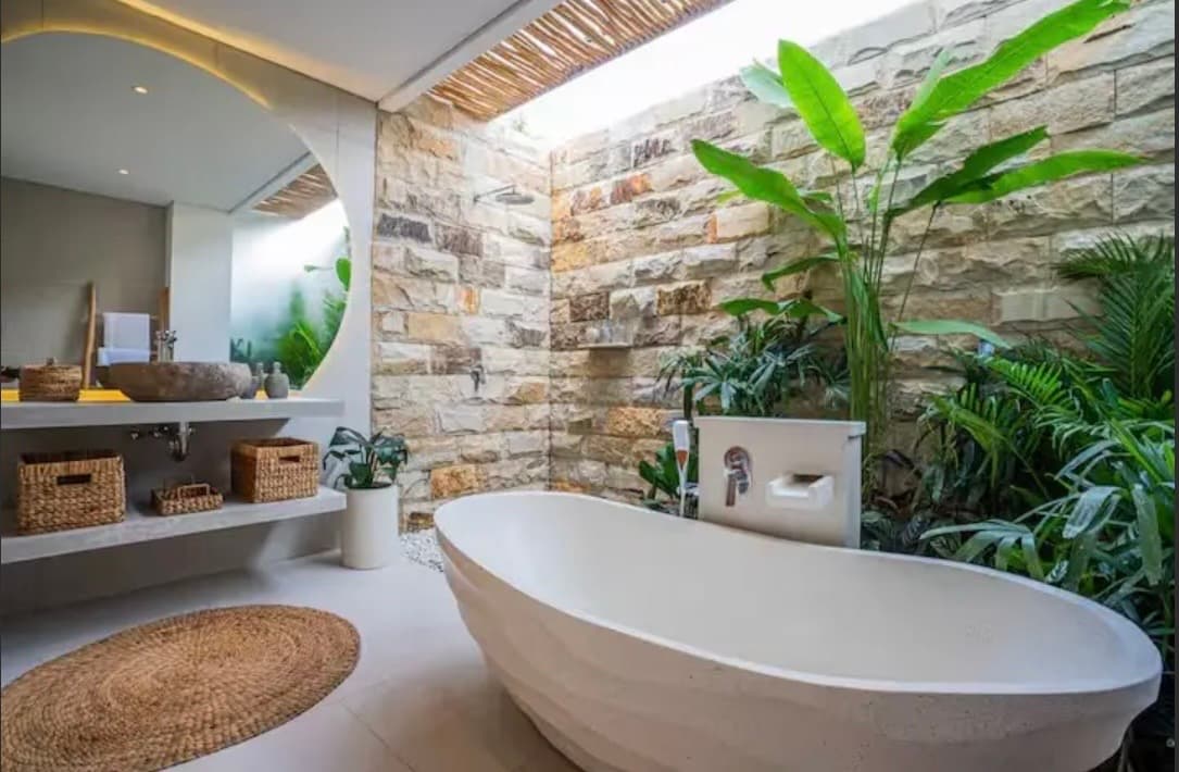 4 Bedroom Leasehold Villa in Kerobokan – Quiet Residential Area (1/3)
