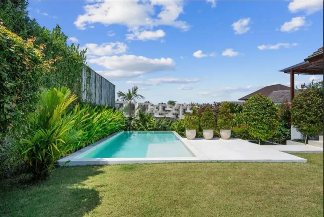 3-Bedroom Leasehold Villa in Berawa, Canggu (1/3)