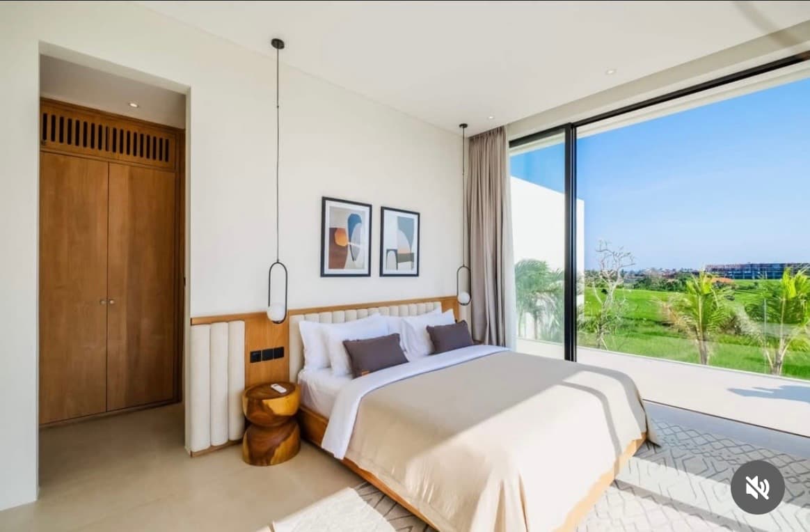 Vila Luxury 4 Kamar dengan Pemandangan Laut & Sawah di Cemagi (1/3)