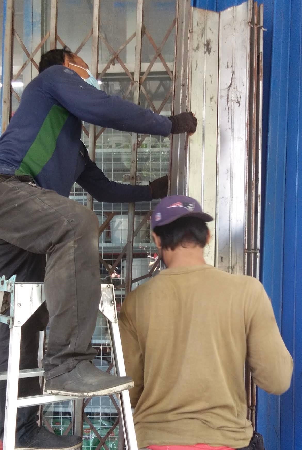 Jasa Service Pintu Harmonika & Rolling Door (1/3)