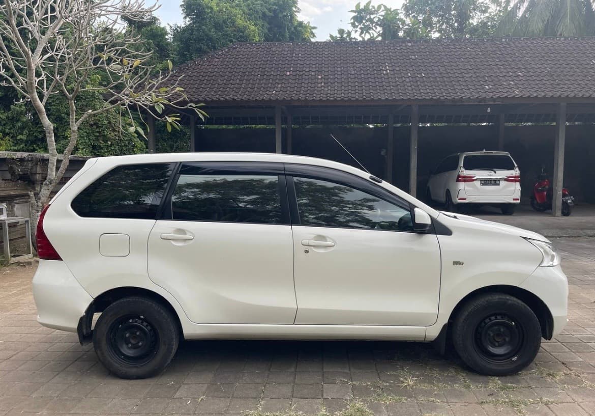 SEWA MOBIL TOYOTA AVANZA (1/2)