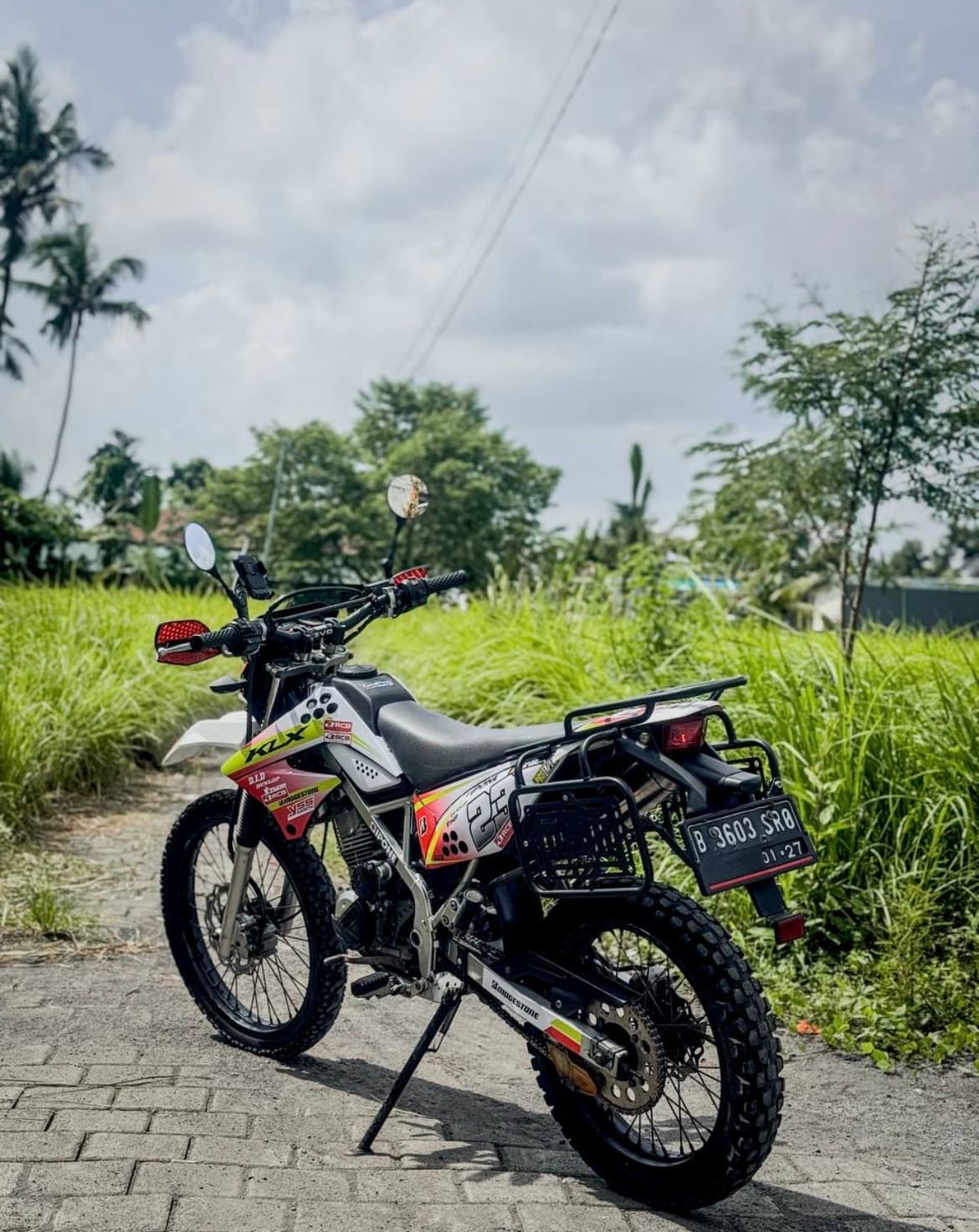 Kawasaki KLX 150 L motorbike rental (1/3)
