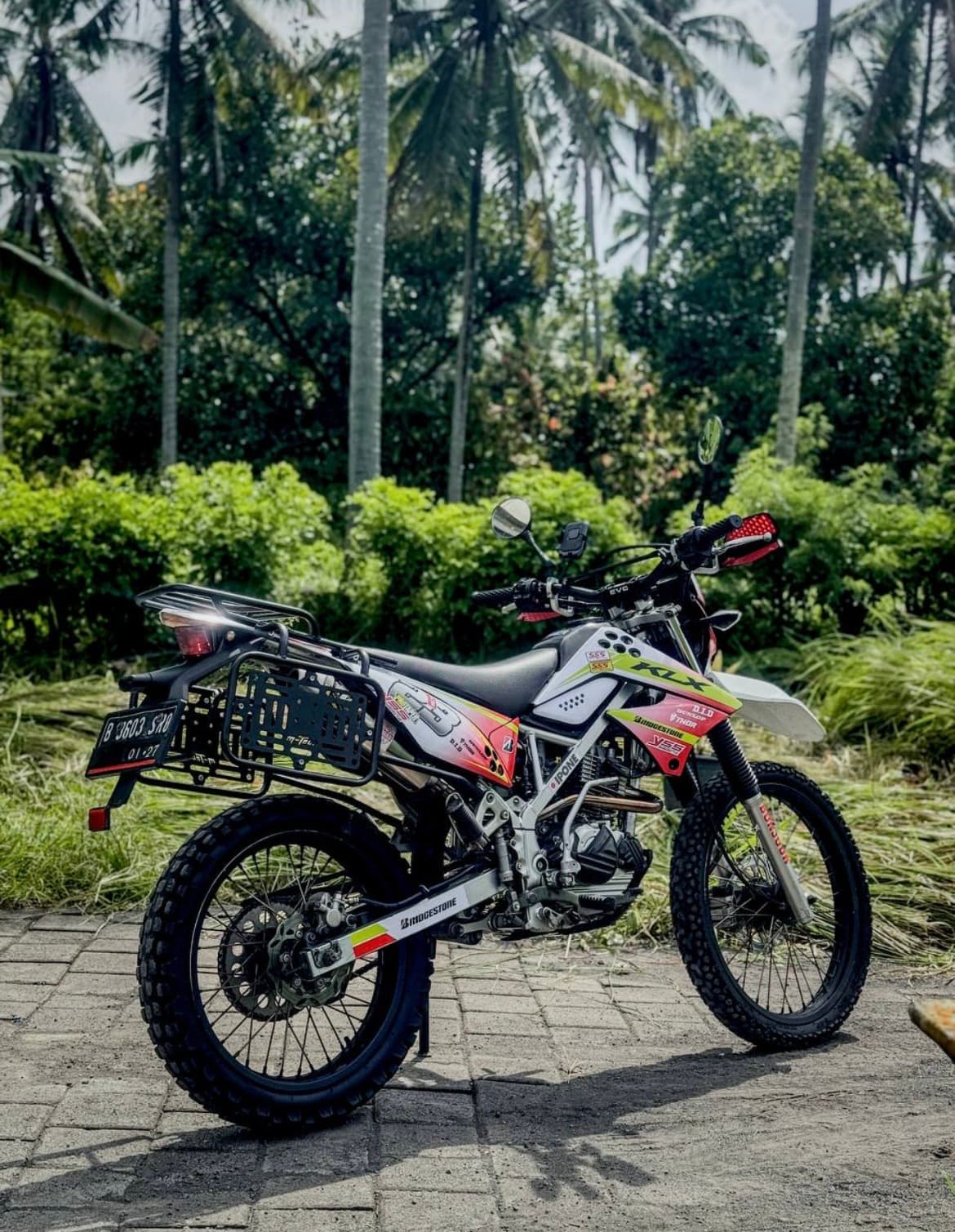Kawasaki KLX 150 L motorbike rental (1/3)