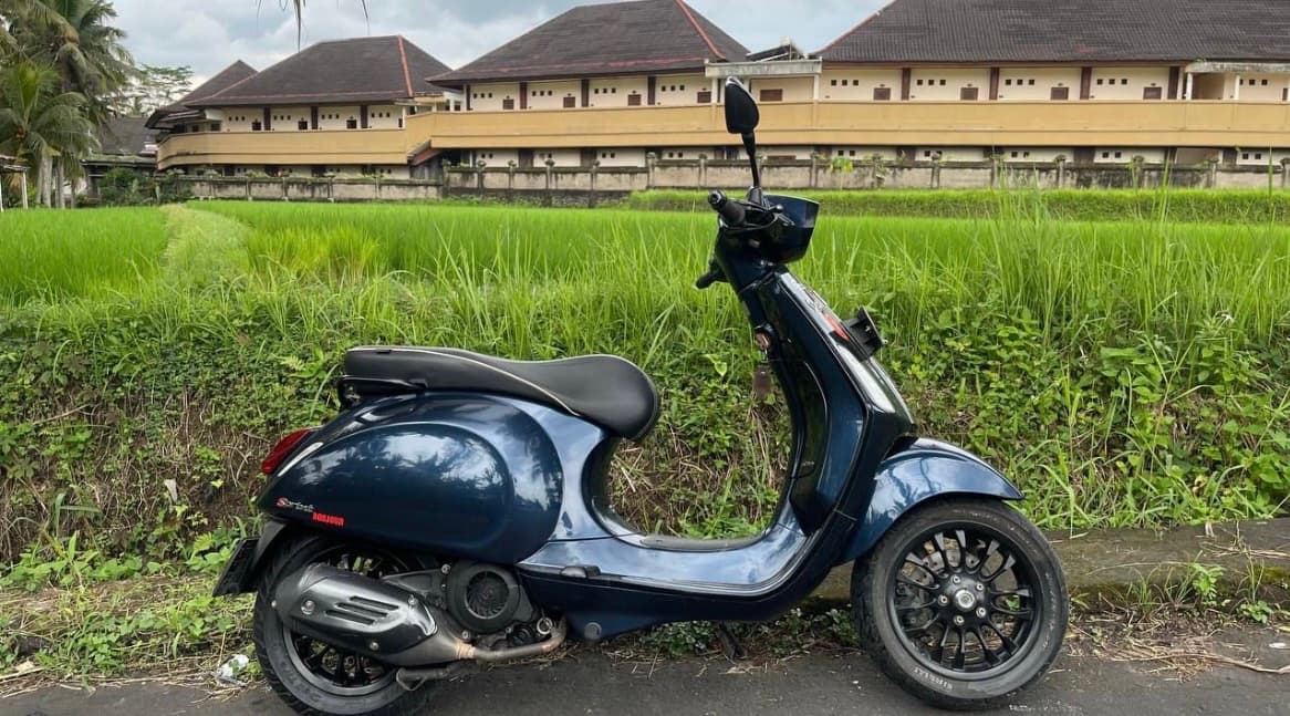 LOCATION VESPA SPRINT 150 (1/3)
