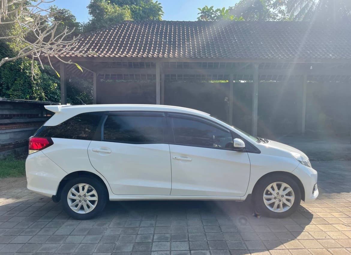 SEWA MOBIL HONDA MOBILIO (1/3)