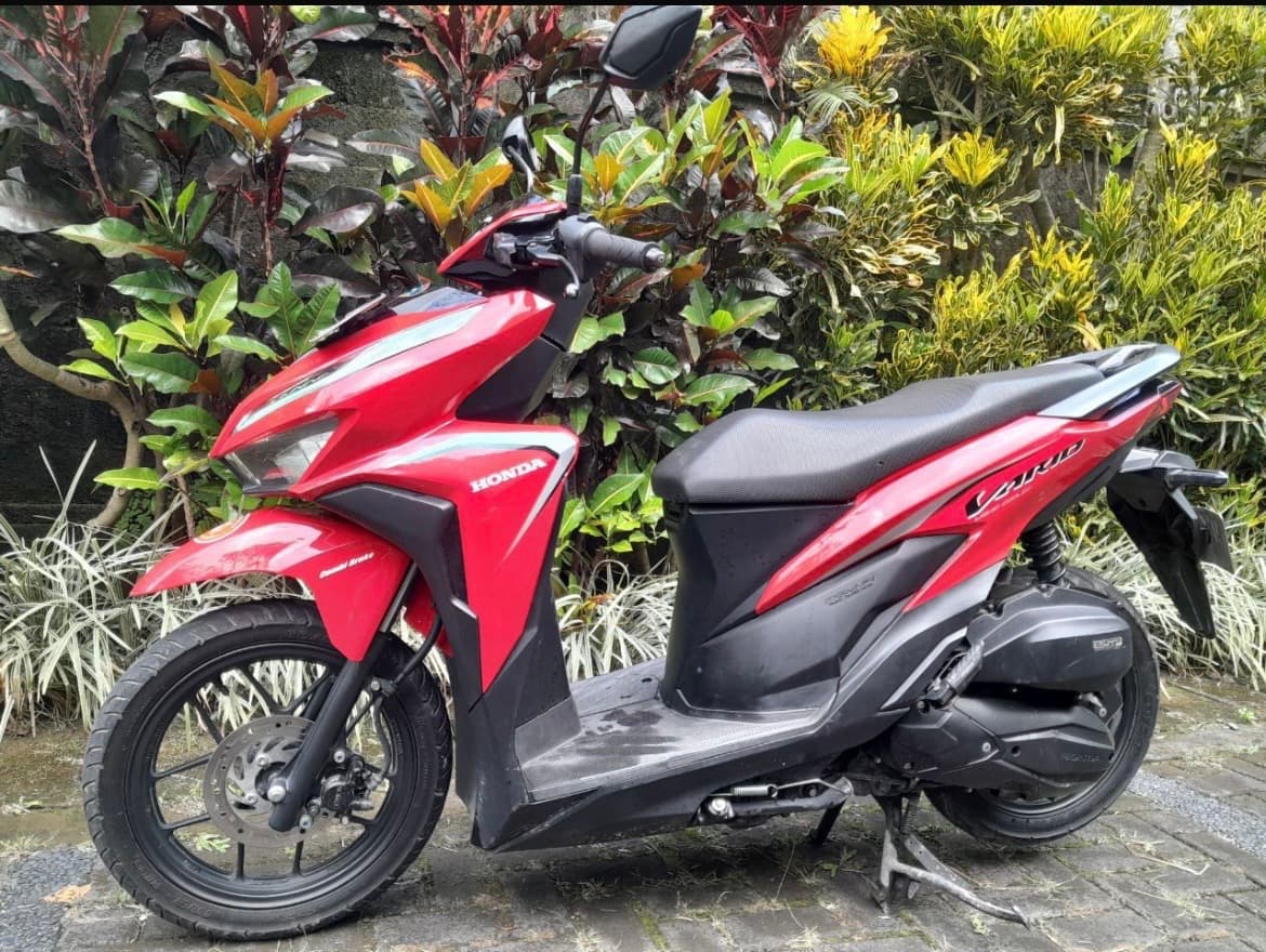 Rental motor Honda Vario 125 (1/2)