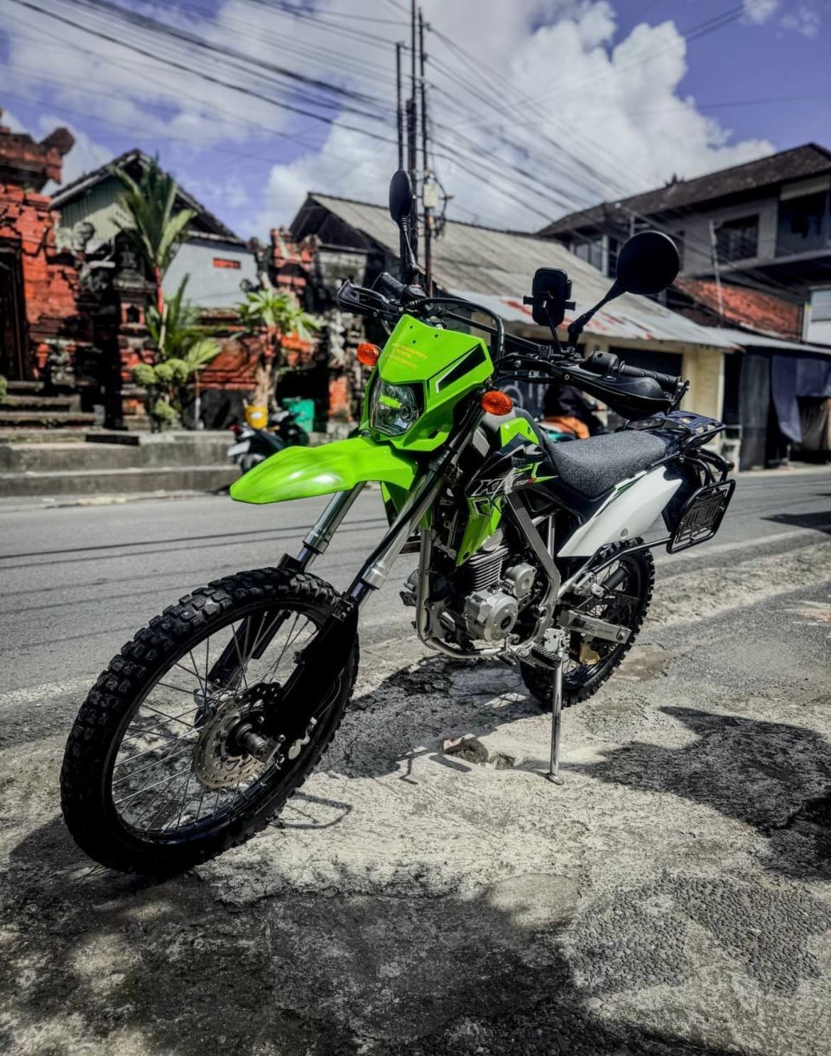 Kawasaki KLX 150 BF motorbike rental (1/3)