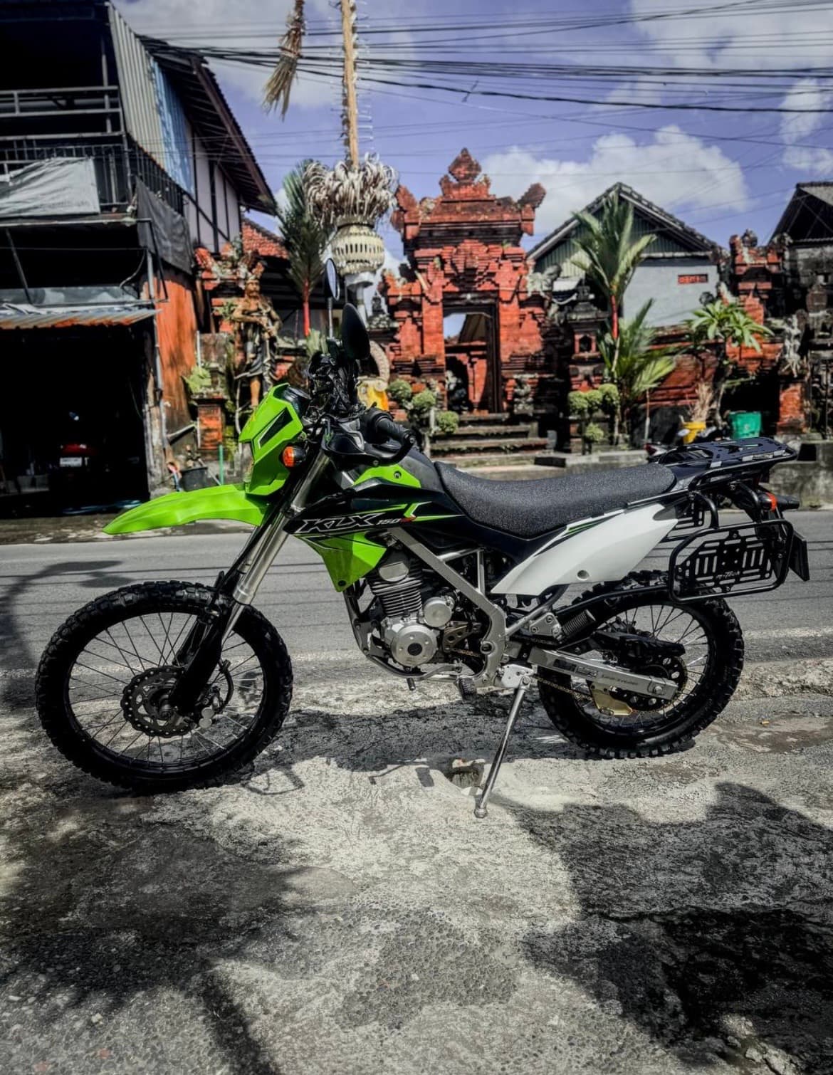 Kawasaki KLX 150 BF motorbike rental (1/3)